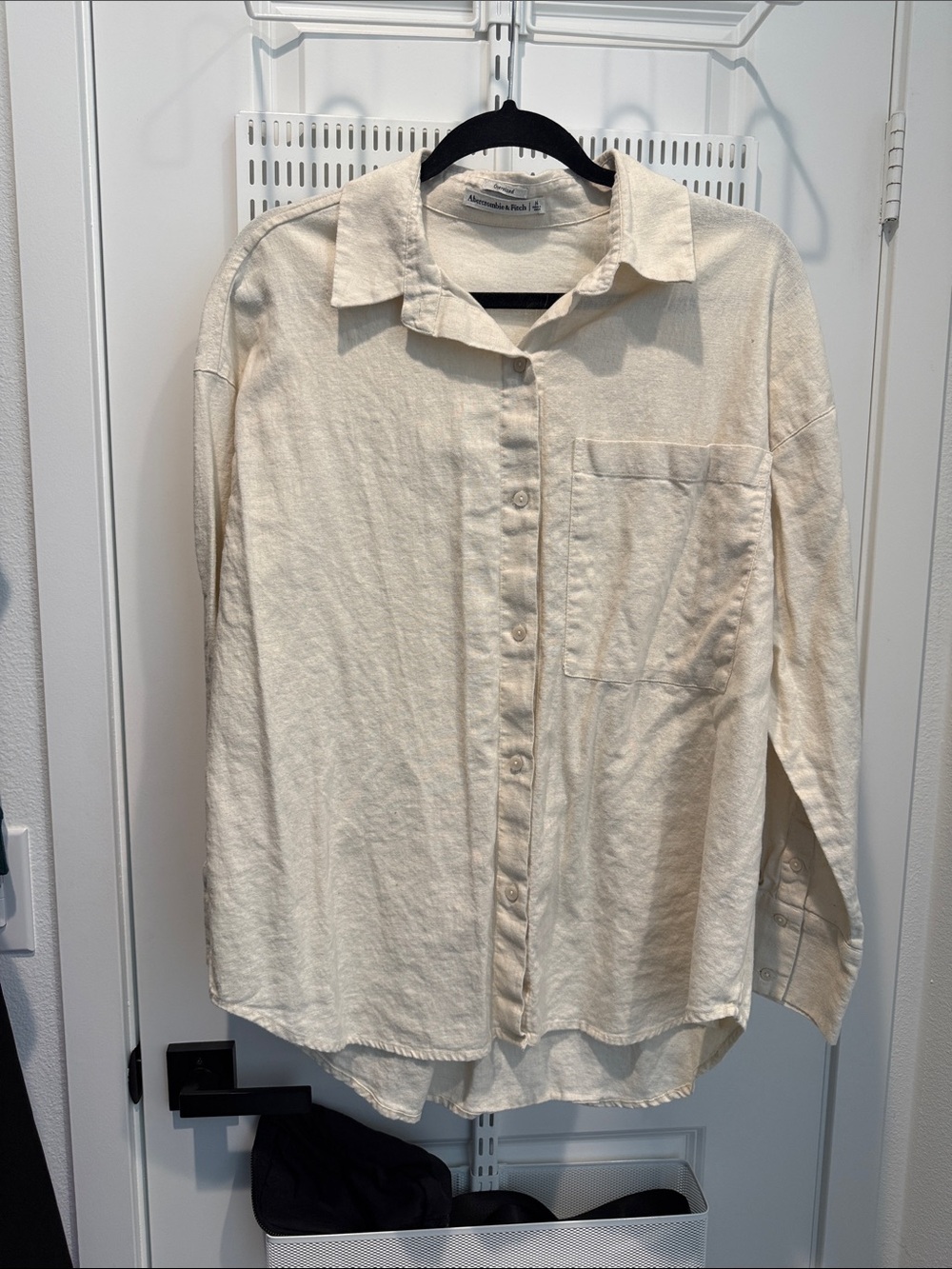 Abercrombie & Fitch women’s oversized Off-White Long-Sleeve Button Down Shirt